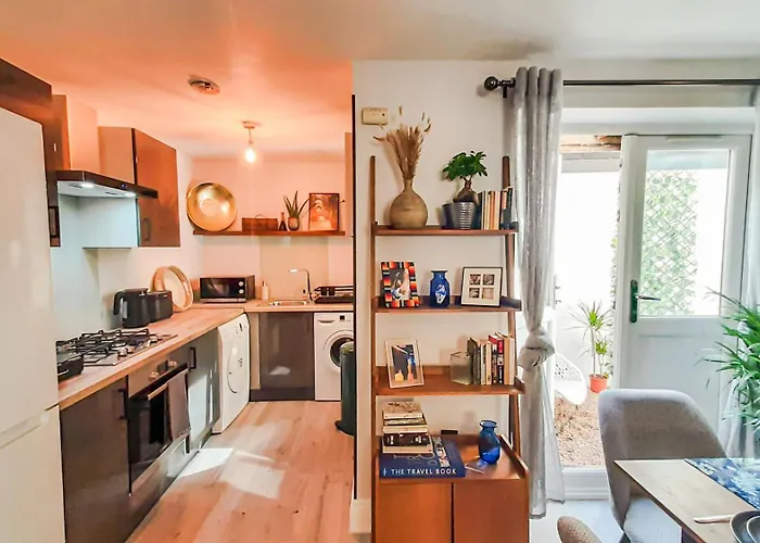 Stunning 2 Bedrooms Apartment